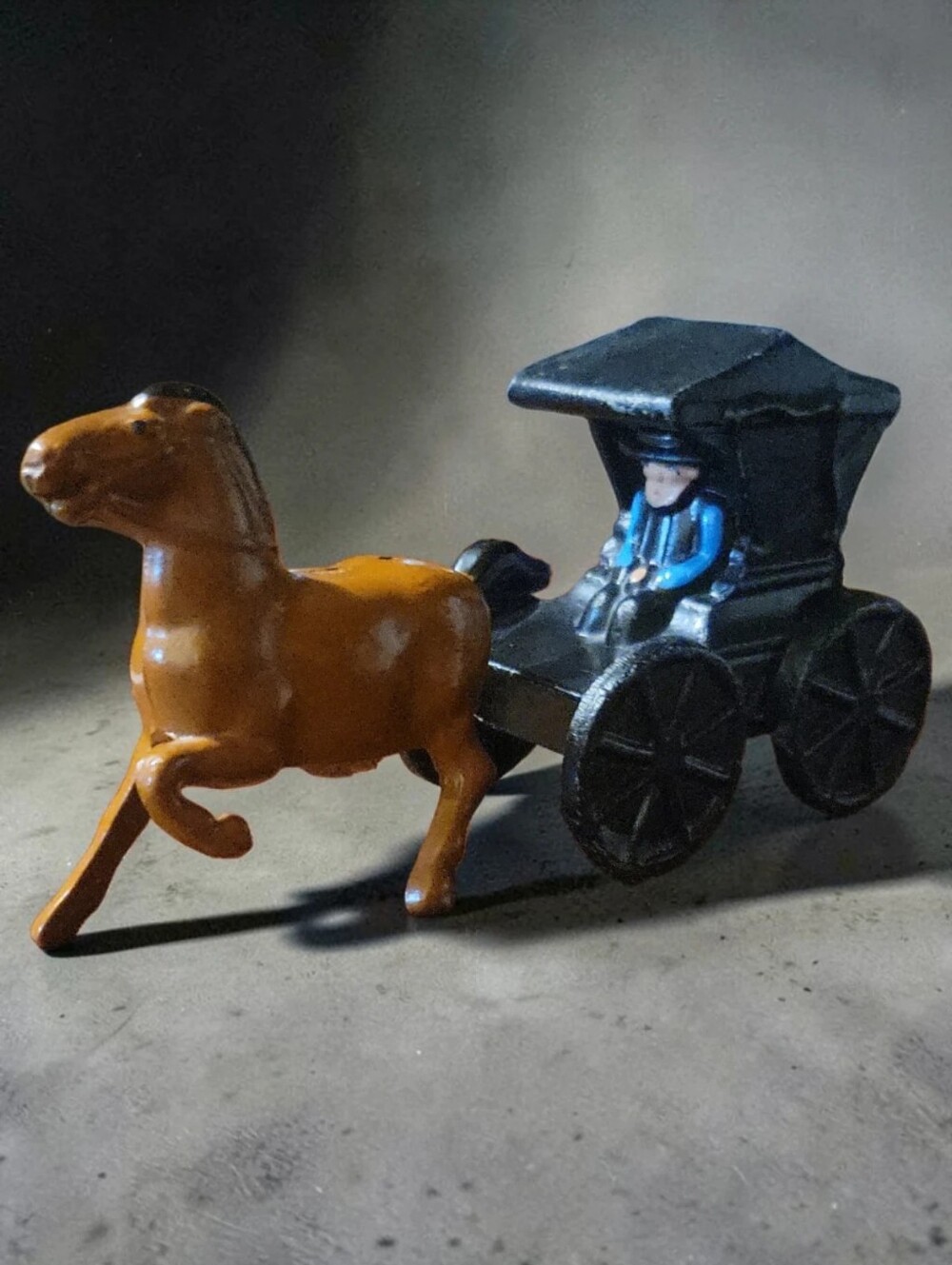 Vtg 60s Mid Century Amish Cast Iron Buggy Cart Horse Salt & Pepper Shakers